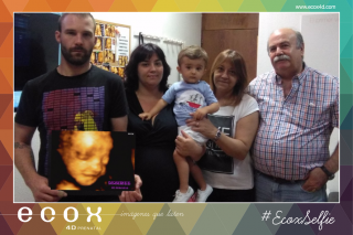 Ecografía emocional ecografía 4D de Desiree junto a su familia